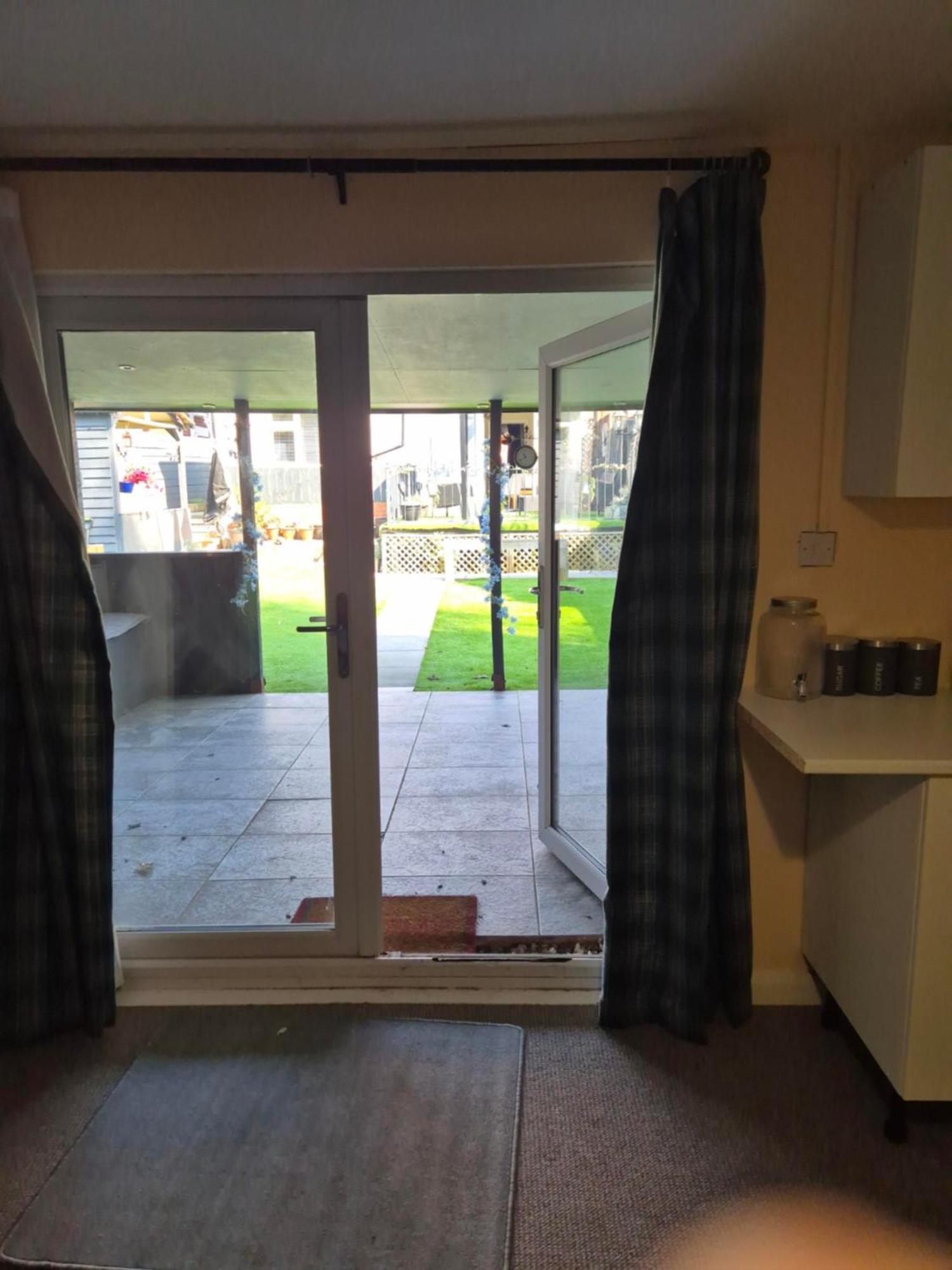 Accomadation 렉섬 외부 사진
