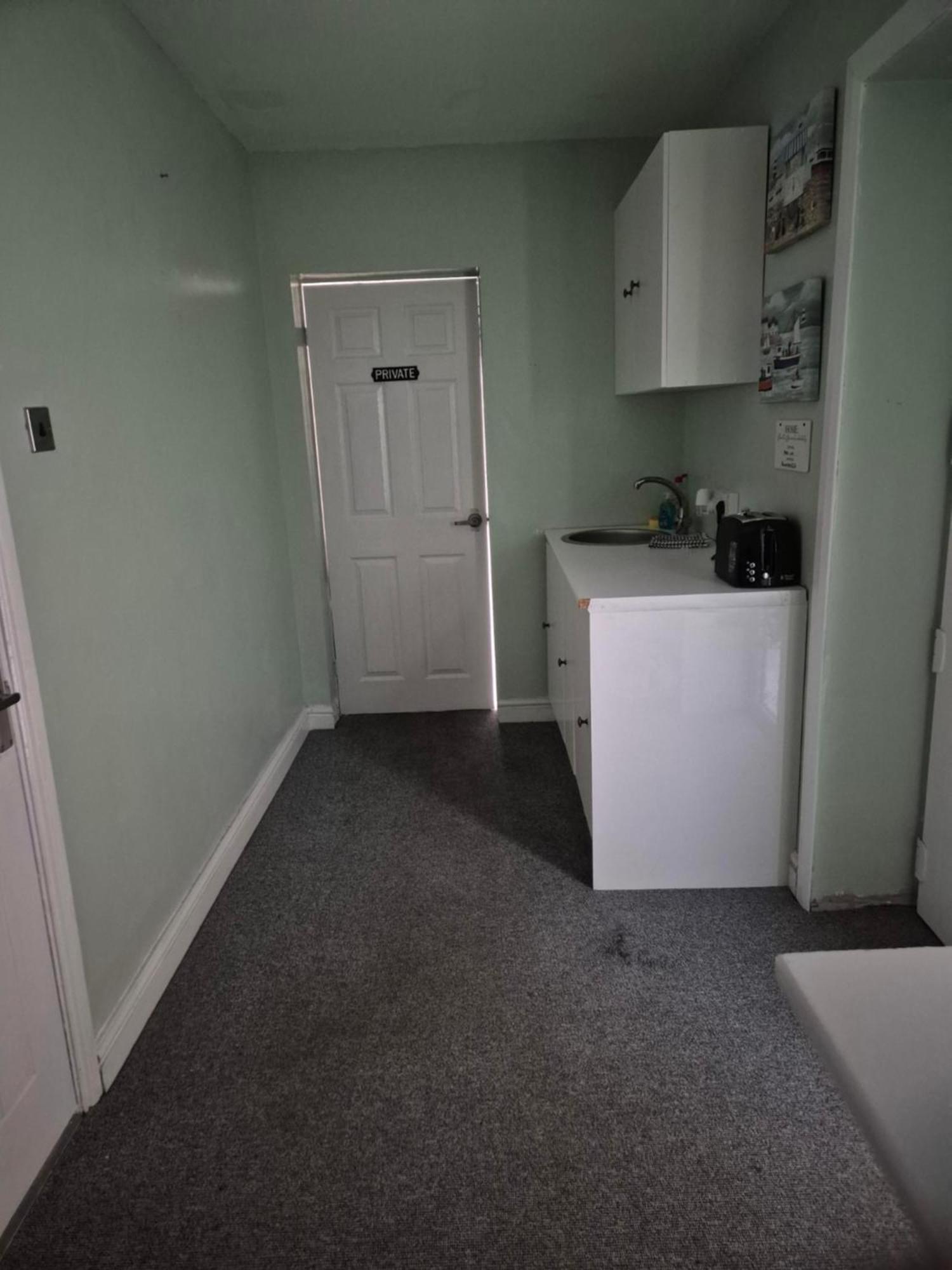 Accomadation 렉섬 외부 사진