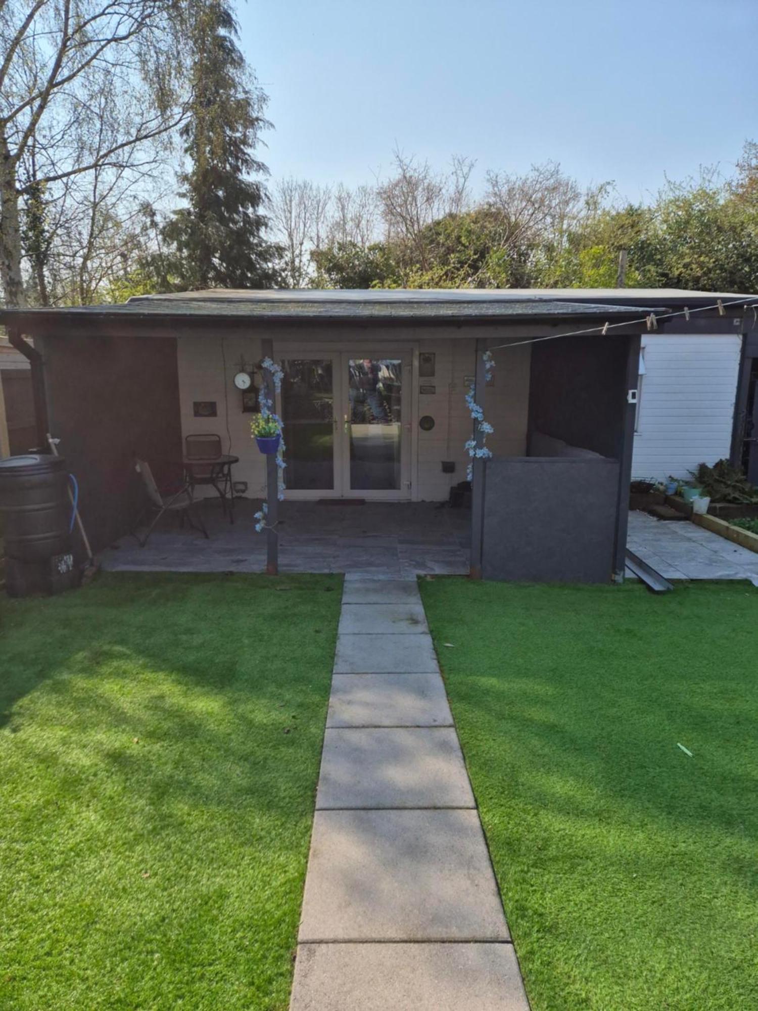 Accomadation 렉섬 외부 사진
