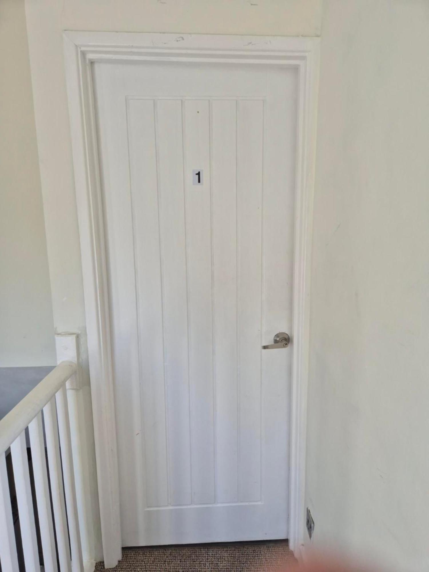 Accomadation 렉섬 외부 사진