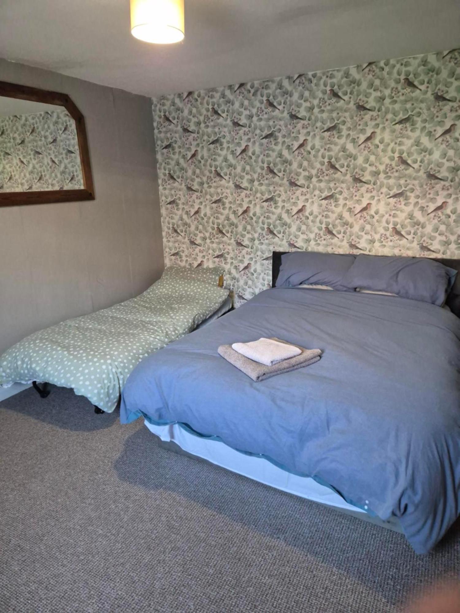 Accomadation 렉섬 외부 사진