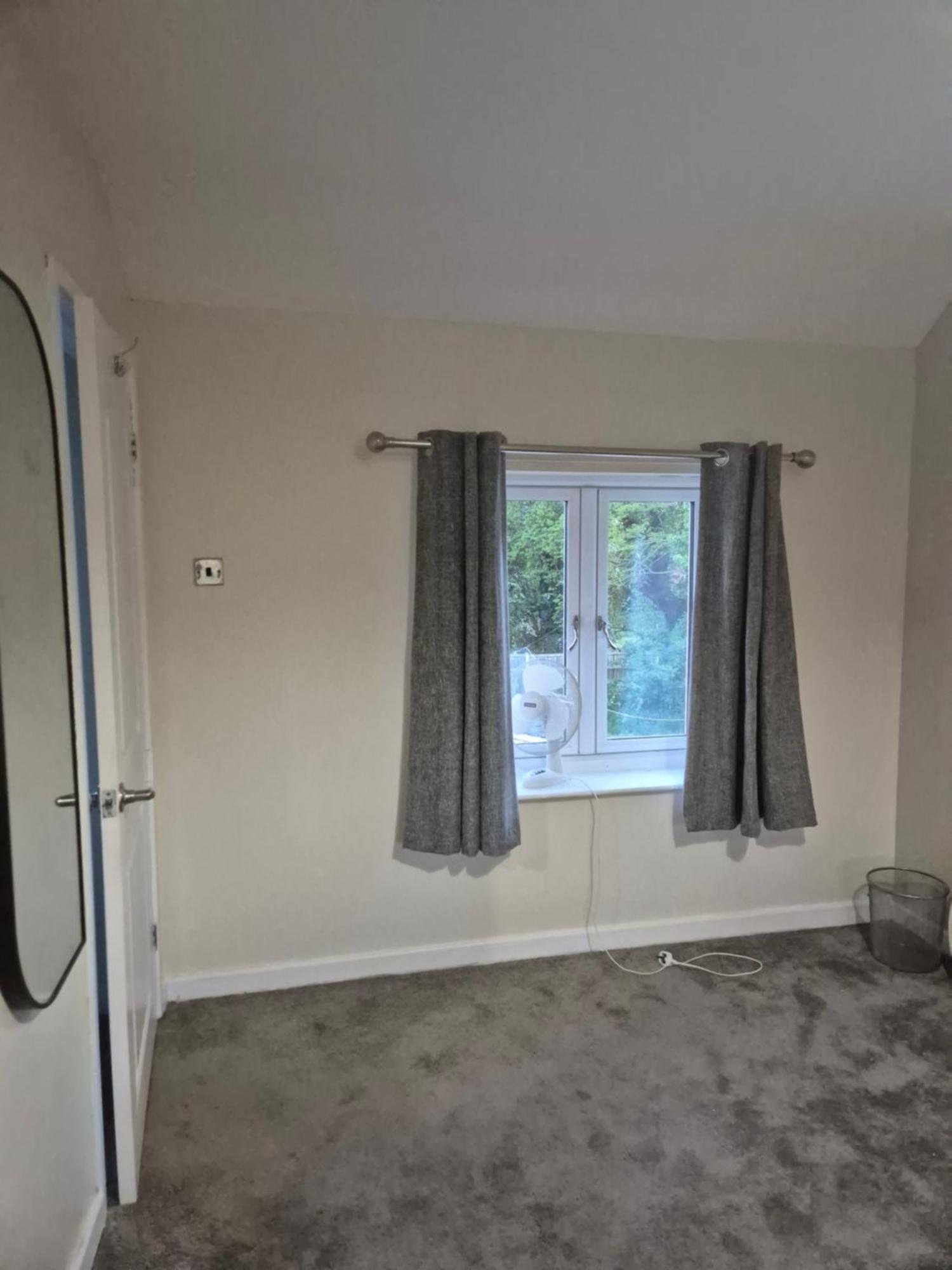 Accomadation 렉섬 외부 사진