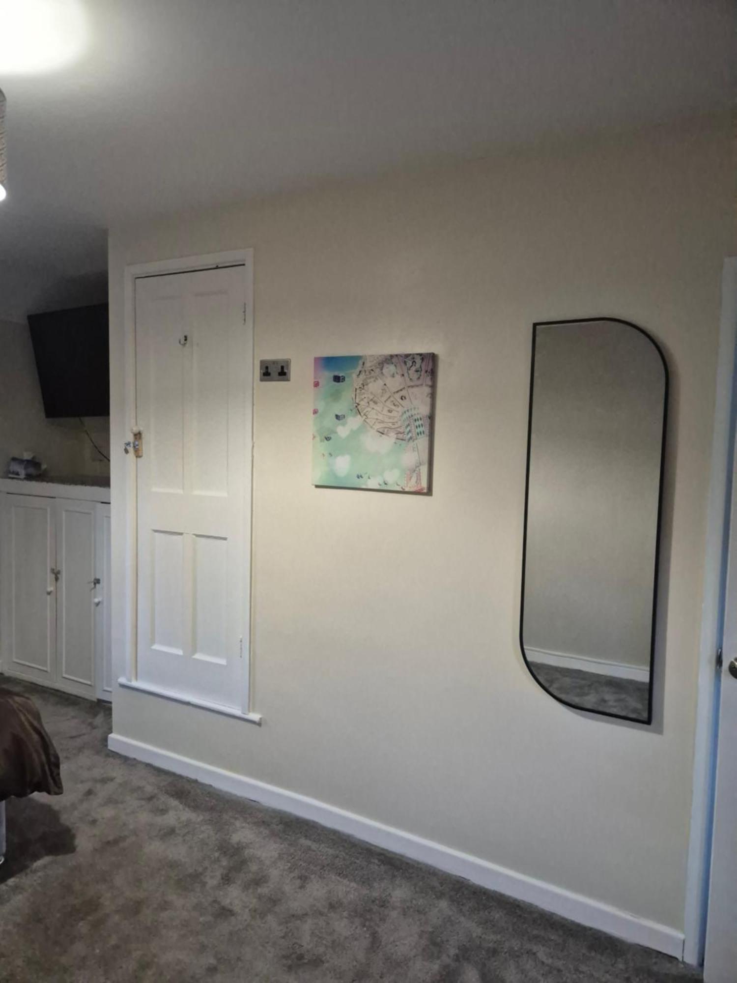 Accomadation 렉섬 외부 사진